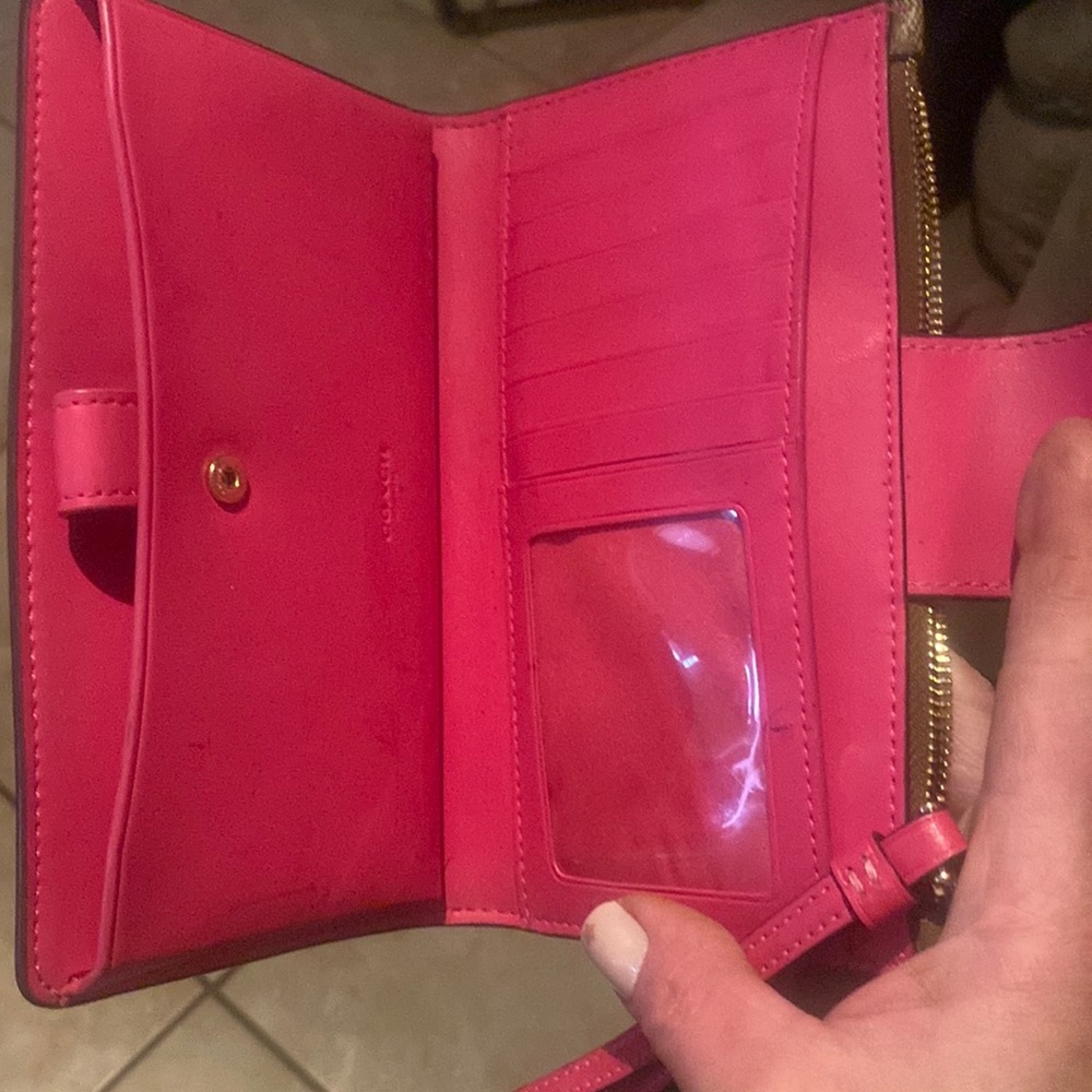 NWT Coach Signature Colorblock Tech Wallet Khaki Signature Bold Pink